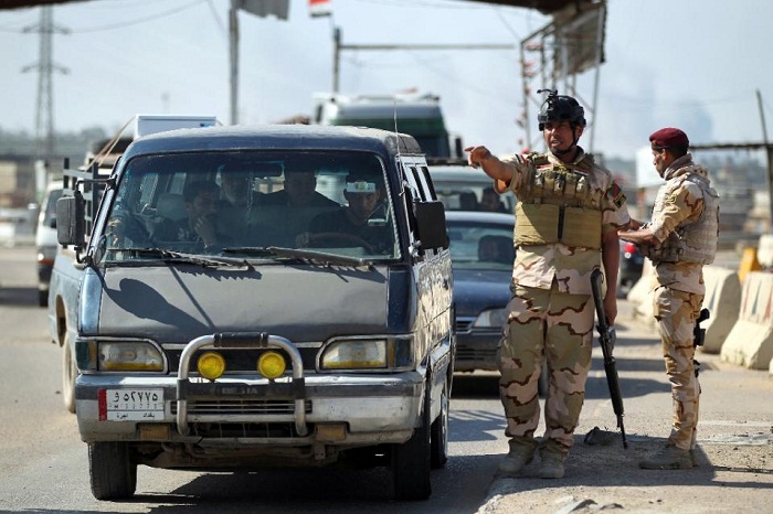 IS suicide bombers penetrate Iraq army HQ, kill general